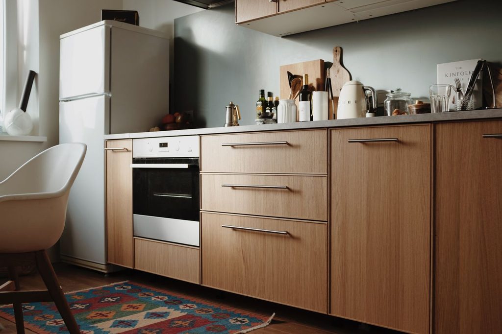cuisine simple façades bois pour réduire le budget de rénovation